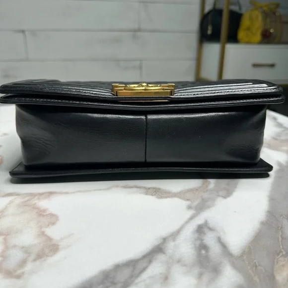 SOLD❌❌❌ Chanel Old Medium Boy Bag - Picture 16 of 17